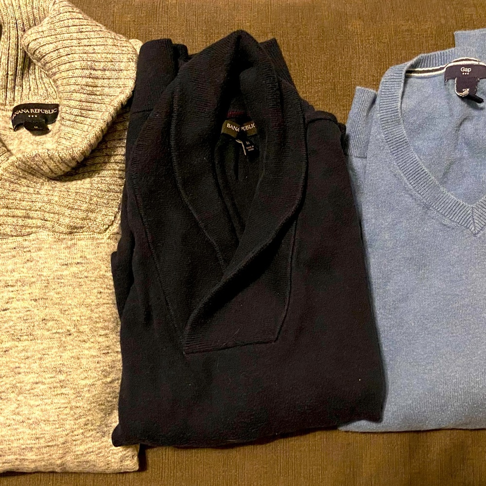 Mens bundle of sweaters.